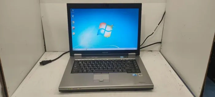 Ноутбук Toshiba Tecra A10 / 15.4" (1280x800) TN / Intel Core 2 Duo T6600 (2 ядра по 2.2 GHz) / 4 GB DDR2 / 160 GB HDD / nVidia Quadro NVS 150M, 256 MB DDR2, 64-bit / WebCam / DVD-ROM б/в - зображення 2