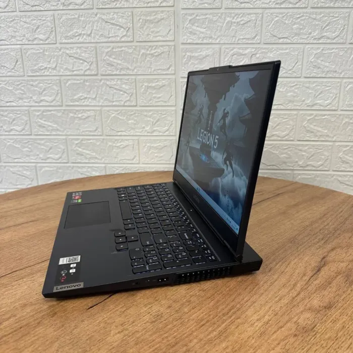 Ігровий ноутбук Lenovo Legion 5 15ACH6H / 15.6" (1920x1080) IPS / AMD Ryzen 5 5600H (6 (12) ядер по 3.3 - 4.2 GHz) / 16 GB DDR4 / 1000 GB SSD / nVidia GeForce RTX 3050, 4 GB GDDR6, 128-bit / WebCam б/в - зображення 5