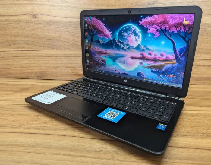 Ноутбук HP 15-r018dx / 15.6" (1366x768) TN / Intel Core i3-4010U (2 (4) ядра по 1.7 GHz) / 8 GB DDR3 / 240 GB SSD / Intel HD Graphics 4400 / WebCam / Windows 10 б/в - зображення 5