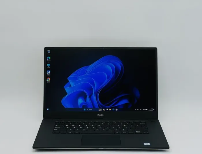 Мобільна робоча станція Dell Precision 5540 / 15.6" (1920x1080) IPS / Intel Xeon E-2276M (6 (12) ядер по 2.8 - 4.7 GHz) / 16 GB DDR5 / 512 GB SSD / nVidia Quadro T2000, 4 GB GDDR5, 128-bit / WebCam б/в - зображення 2