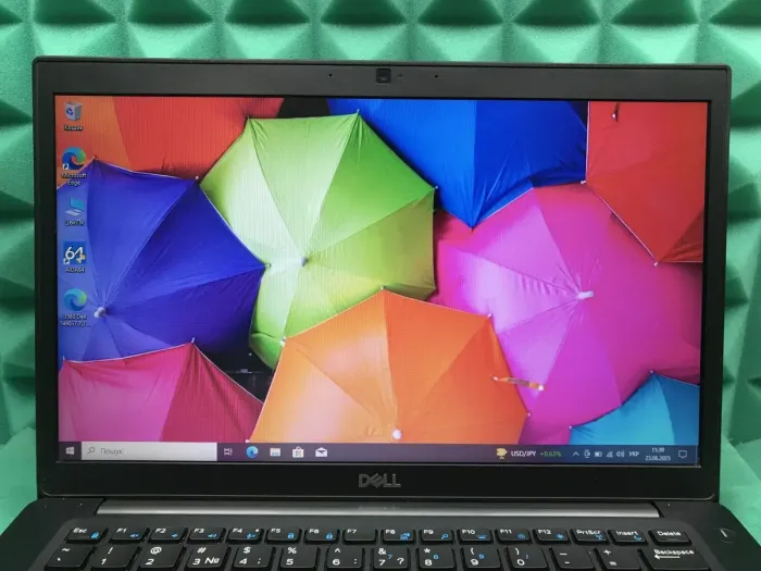 Ноутбук Б-клас Dell Latitude 7490 / 14" (1366x768) TN / Intel Core i7-7600U (2 (4) ядра по 2.8 - 3.9 GHz) / 8 GB DDR4 / 256 GB SSD M.2 / Intel HD Graphics 620 / WebCam / USB 3.1 / HDMI / Windows 10 б/в - зображення 3