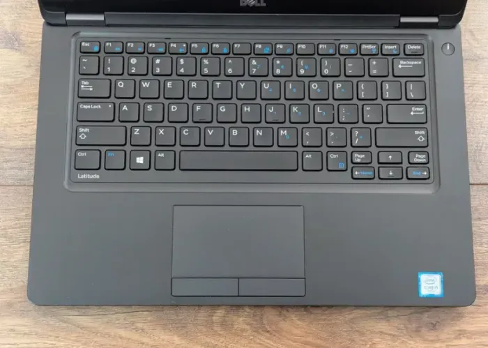 Ноутбук Dell Latitude 5480 / 14" (1920x1080) TN / Intel Core i5-7300U (2 (4) ядра по 2.6 - 3.5 GHz) / 8 GB DDR4 / 256 GB SSD / Intel HD Graphics 620 / WebCam / USB 3.1 / HDMI / Windows 10 б/в - зображення 3