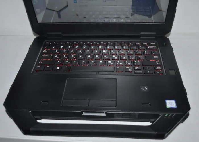 Захищений ноутбук Dell Latitude 5414 Rugged / 14" (1366x768) TN / Intel Core i5-6300U (2 (4) ядра по 2.4 - 3.0 GHz) / 16 GB DDR4 / 256 GB SSD / Intel HD Graphics 520 / WebCam / Wi-Fi / Windows 11 Pro б/в - зображення 5