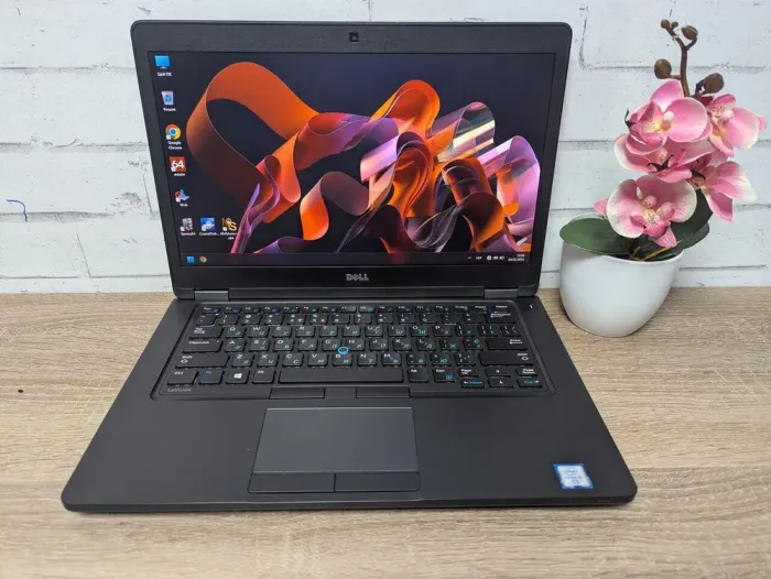 Ультрабук Dell Latitude 5480 / 14" (1920x1080) TN / Intel Core i5-6300U (2 (4) ядра по 2.4 - 3.0 GHz) / 8 GB DDR4 / 256 GB SSD / Intel HD Graphic 520 / WebCam б/в - зображення 2