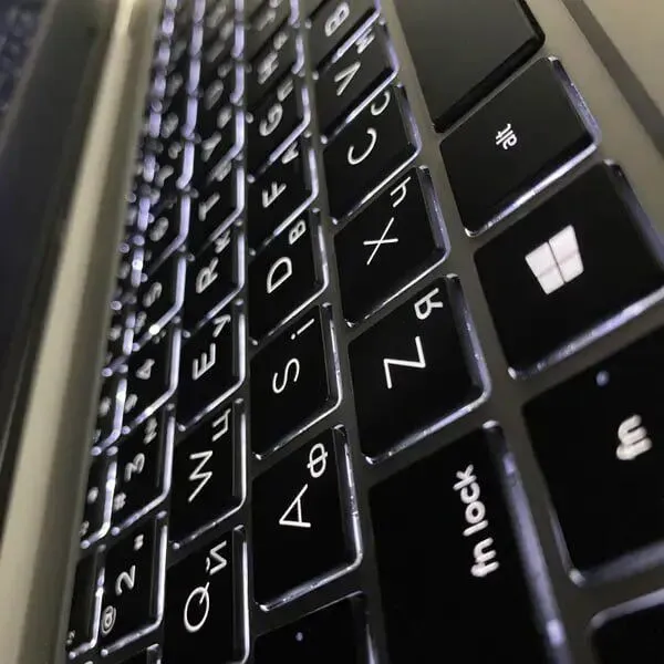 Ультрабук Б-клас HP ProBook 445 G8 / 14" (1920x1080) IPS / AMD Ryzen 5 5600U (6 (12) ядер по 2.3 - 4.2 GHz) / 16 GB DDR4 / 512 GB SSD / AMD Radeon Vega 7 Graphics / WebCam / Fingerprint б/в - зображення 6