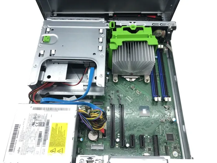 Комп'ютер Fujitsu Esprimo D757 SFF / Intel Core i5-6500 (4 ядра по 3.2 - 3.6 GHz) / 8 GB DDR4 / 240 GB SSD / Intel HD Graphics 530 / DVI / DisplayPort б/в - зображення 4