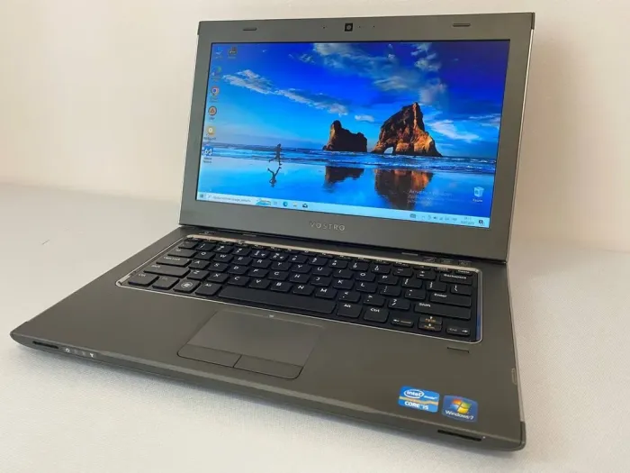 Ноутбук Б-клас Dell Vostro 3360 / 13.3" (1366x768) TN / Intel Core i5-3317U (2 (4) ядра по 1.7 - 2.6 GHz) / 8 GB DDR3 / 240 GB SSD / Intel HD Graphics 4000 / WebCam / HDMI б/в - зображення 2