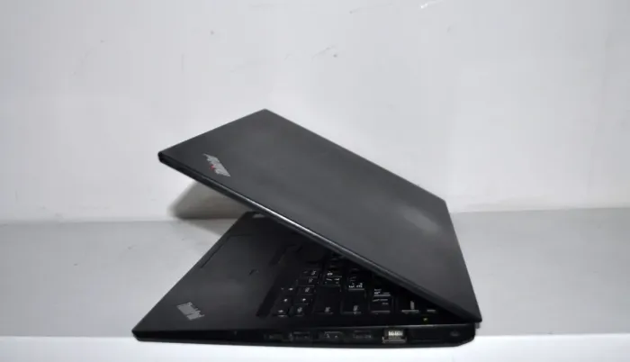 Ультрабук Б-клас Lenovo ThinkPad T470s / 14" (1920x1080) IPS / Intel Core i5-7300U (2 (4) ядра 2.6 - 3.5 GHz) / 16 GB DDR4 / 512 GB SSD / Intel HD Graphics 620 / WebCam / Два АКБ / Windows 11 Pro б/в - зображення 6