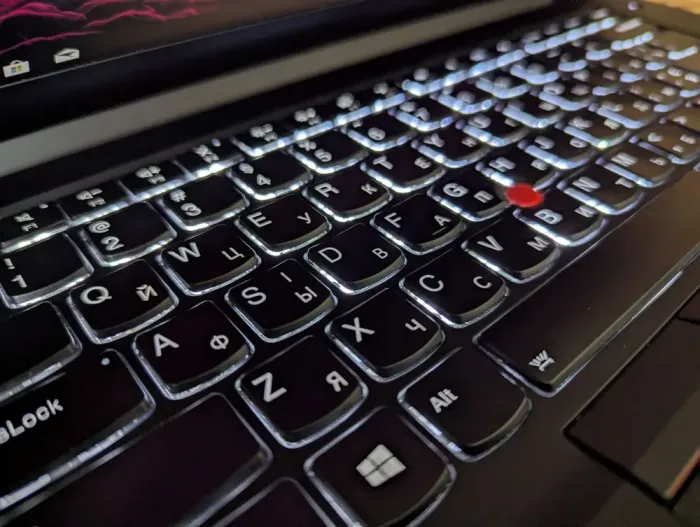 Мобільна робоча станція Lenovo ThinkPad P1 Gen 2 / 15,6" (1920x1080) IPS / Intel Core i7-9850H (6 (12) ядер по 2,6 - 4,6 ГГц) / 16 ГБ DDR4 / 512 ГБ SSD / nVidia Quadro T2000 Max-Q, 4 ГБ GDDR5, 128-біт / WebCam / Fingerprint / Windows 10 б/в - зображення 6