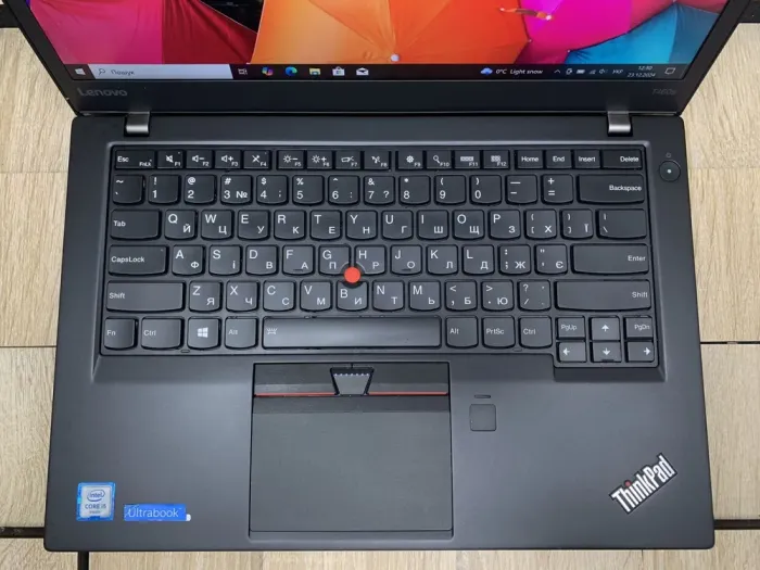 Ультрабук Lenovo ThinkPad T460s / 14" (2560x1440) IPS / Intel Core i5-6200U (2 (4) ядра по 2.3 - 2.8 GHz) / 8 GB DDR4 / 256 GB SSD M.2 / Intel HD Graphics 520 / WebCam / Fingerprint / Дві АКБ б/в - зображення 3