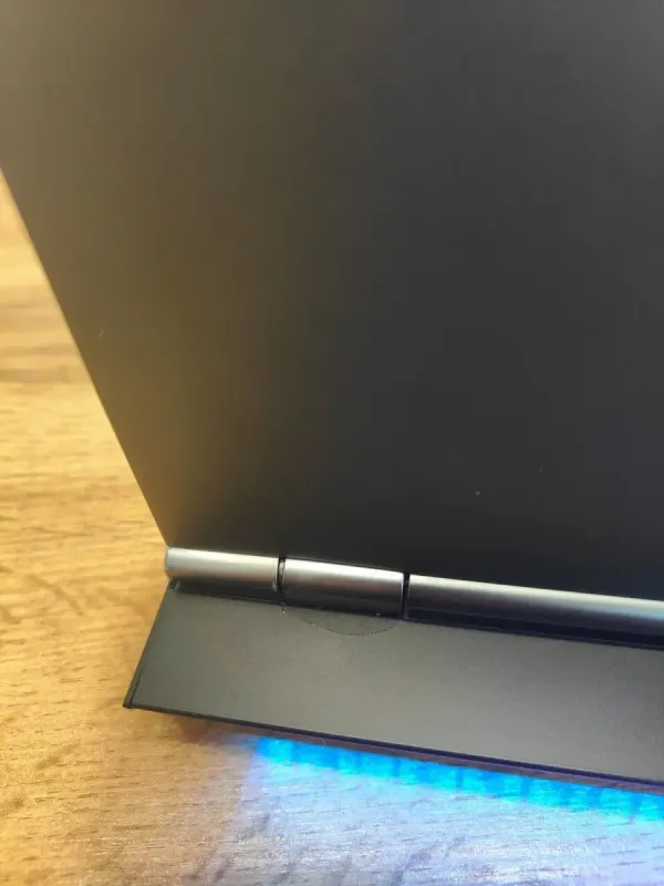 Ігровий ноутбук Б-клас Lenovo Legion 7 15IMH05H / 15.6" (1920x1080) IPS / Intel Core i7-10750H (6 (12) ядер по 2.6 - 5.0 GHz) / 32 GB DDR4 / 1000 GB SSD / nVidia GeForce RTX 2080 Super Max-Q, 8 GB GDDR6, 256-bit / WebCam / Windows 10 Home б/в - зображення 3