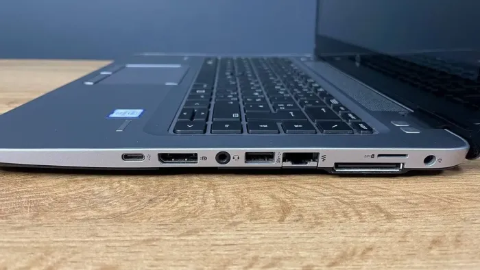 Ультрабук HP EliteBook 840 G3 / 14" (1920x1080) TN Touch / Intel Core i5-6300U (2 (4) ядра по 2.4 - 3.0 GHz) / 8 GB DDR4 / 128 GB SSD + 500 GB HDD / Intel HD Graphics 520 / WebCam / DisplayPort б/в - зображення 4