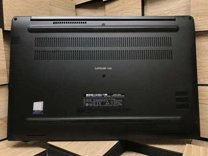 Ультрабук Б-клас Dell Latitude 7480 / 14" (1920x1080) IPS / Intel Core i5-6300U (2 (4) ядра по 2.4 - 3.0 GHz) / 8 GB DDR4 / 256 GB SSD / Intel HD Graphics 520 / WebCam б/в - зображення 10