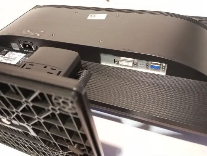 Комплект ПК Б-клас: Fujitsu Esprimo E700 E85+ SFF / Intel Core i5-2400 (4 ядра по 3.1 - 3.4 GHz) / 8 GB DDR3 / 500 GB HDD / Intel HD Graphics 2000 / DVD-ROM + Монітор Acer V226HQL / 22" (1920x1080) TN / 1x DVI, 1x VGA б/в - зображення 8