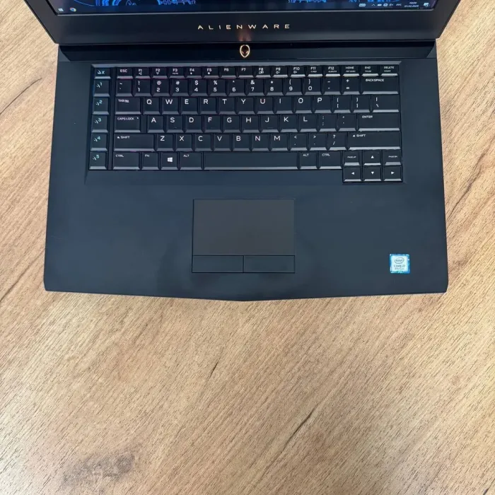Ігровий ноутбук Б-клас Dell Alienware 15 R4 / 15.6" (1920x1080) IPS / Intel Core i7-8750H (6 (12) ядра по 2.2 - 4.1 GHz) / 16 GB DDR4 / 512 GB SSD / nVidia GeForce GTX 1080 Max-Q, 8 GB GDDR5X, 256-bit / WebCam б/в - зображення 7