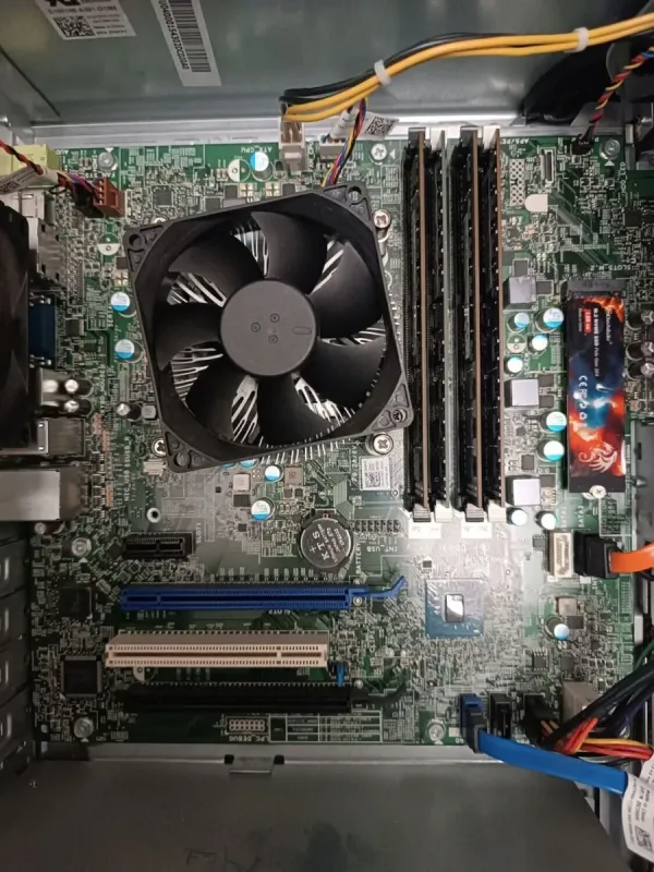 Комп'ютер Dell OptiPlex 5040 Tower / Intel Core i5-6500 (4 ядра по 3,2 - 3,6 ГГц) / 16 ГБ DDR3 / 120 ГБ SSD / Intel HD Graphics 530 б/в - зображення 5