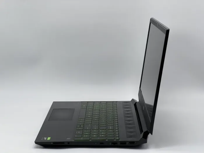 Ігровий ноутбук Б-класу HP Pavilion Gaming 15-ec0013dx / 15,6" (1920x1080) IPS / AMD Ryzen 5 3550H (4 (8) ядер по 2,1 - 3,7 ГГц) / 16 ГБ DDR4 / 960 ГБ SSD NVMe / nVidia GeForce GTX 1050, 3 ГБ GDDR5, 96-біт / Веб-камера б/в - зображення 4