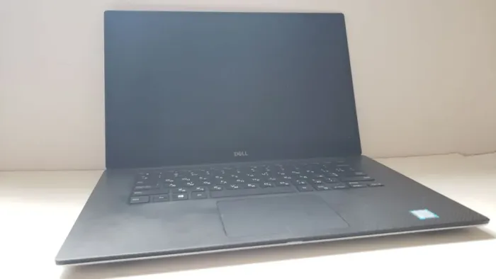 Мобільна робоча станція Б-клас Dell Precision 5540 / 15.6" (3840x2160) IPS Touch / Intel Core i7-9850H (6 (12) ядер по 2.6 - 4.6 GHz) / 32 GB DDR4 / 1000 GB SSD / nVidia Quadro T1000, 4 GB GDDR5, 128-bit / WebCam / Win 10 Pro б/в - зображення 2