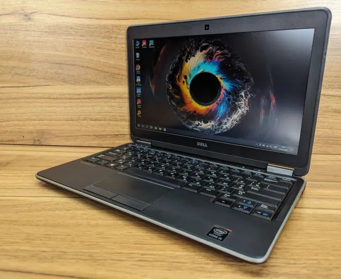 Ультрабук Б-клас Dell Latitude E7240 / 12.5" (1366x768) TN / Intel Core i5-4210U (2 (4) ядра по 1.7 - 2.7 GHz) / 6 GB DDR3 / 128 GB SSD / Intel HD Graphics 4400 / WebCam / Windows 10 б/в - зображення 6