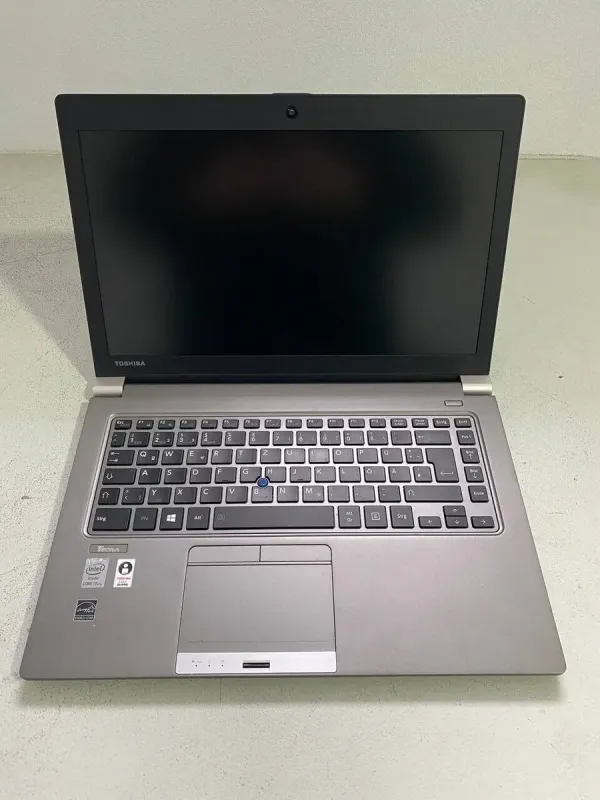 Ноутбук Toshiba Tecra Z40-A-182 / 14" (1600x900) TN / Intel Core i7-4600U (2 (4) ядра по 2.1 - 3.3 GHz) / 8 GB DDR3 / 256 GB SSD / Intel HD Graphics 4400 / WebCam / VGA б/в - зображення 2