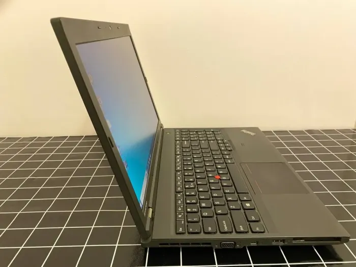 Ноутбук Б-клас Lenovo ThinkPad L540 / 15.6" (1366x768) TN / Intel Core i3-4000M (2 (4) ядра по 2.4 GHz) / 4 GB DDR3 / 120 GB SSD / Intel HD Graphics 4600 / WebCam / miniDP б/в - зображення 6