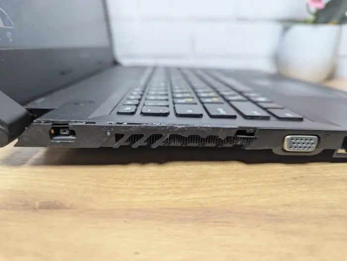 Ноутбук Б-клас Lenovo B50-70 / 15.6" (1366x768) TN / Intel Core i5-4210U (2 (4) ядра по 1.7 - 2.7 GHz) / 8 GB DDR3 / 128 GB SSD / Intel HD Graphics 4400 / WebCam б/в - зображення 3