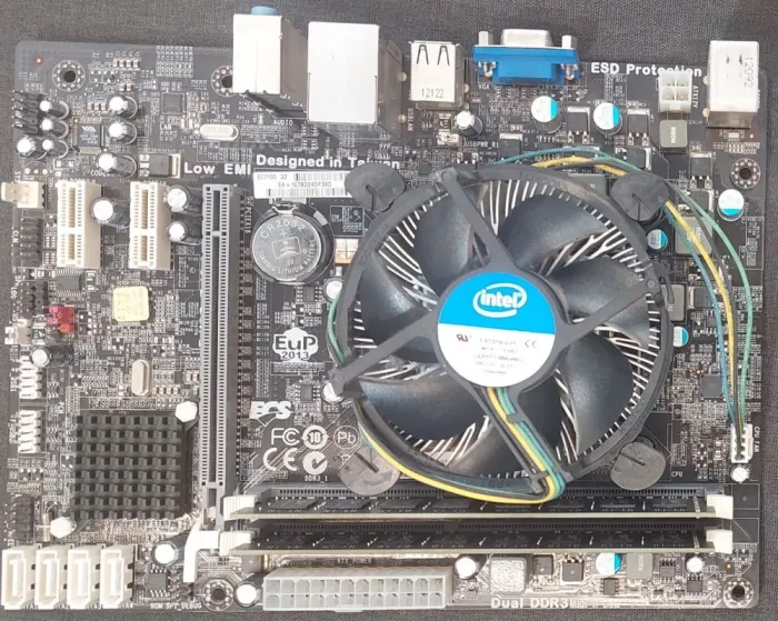 Комплект: Материнська плата ECS Elitegroup H61H2-M12 / LGA1155 / Intel Core i5-2400 (4 ядра по 3.1 - 3.4 GHz) / 16 GB DDR3 / Intel HD Graphics 2000 б/в - зображення 6