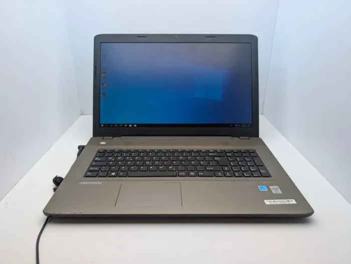 Ноутбук Medion Akoya E7416 / 17.3" (1600x900) TN / Intel Core i5-5200U (2 (4) ядра по 2.2 - 2.7 GHz) / 8 GB DDR3 / 128 GB SSD / Intel HD Graphics 5500 / WebCam / АКБ не тримає б/в - зображення 2
