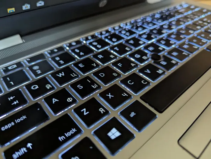 Ноутбук HP ProBook 640 G5 / 14" (1920x1080) IPS / Intel Core i5-8265U (4 (8) ядра по 1.6 - 3.9 GHz) / 16 GB DDR4 / 480 GB SSD / Intel UHD Graphics 620 / WebCam / TouchID / Windows 10 б/в - зображення 6