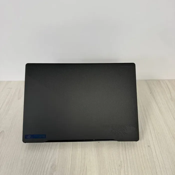 Ігровий ноутбук Asus ROG Zephyrus M16 GU604VY / 16" (2560x1600) IPS / Intel Core i9-13900H (14 (20) ядер по 2,6 - 5,4 ГГц) / 32 ГБ DDR5 / 2000 ГБ SSD NVMe / nVidia GeForce RTX 4090, 16 ГБ GDDR6, 256-біт / WebCam б/в - зображення 3