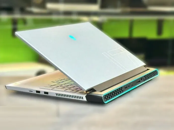 Ігровий ноутбук Б-класу Dell Alienware m17 R3 / 17,3" (1920x1080) IPS / Intel Core i7-10750H (6 (12) ядер по 2,6 - 5,0 ГГц) / 16 ГБ DDR4 / 1000 ГБ SSD M.2 / nVidia GeForce RTX 2070, 8 ГБ GDDR6, 256-біт / WebCam / Win 11 б/в - изображение 7