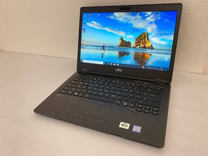 Ноутбук Fujitsu LifeBook U748 / 14" (1920x1080) IPS / Intel Core i5-7200U (2 (4) ядра по 2.5 - 3.1 GHz) / 12 GB DDR4 / 256 GB SSD / Intel HD Graphics 620 / WebCam б/в - зображення 2