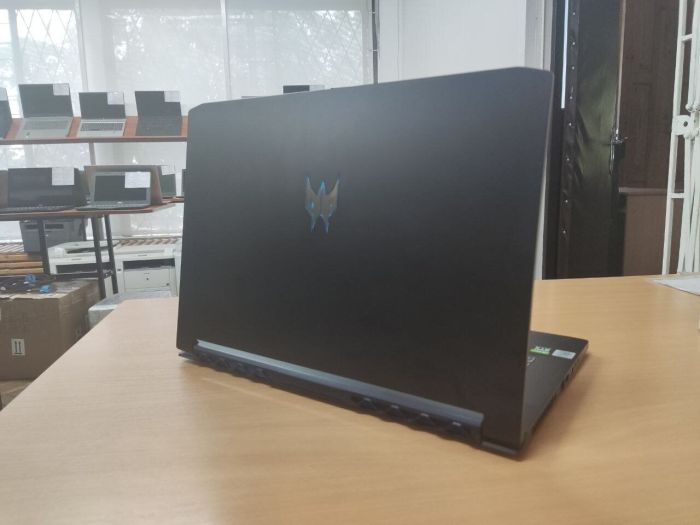 Ігровий ноутбук Acer Predator Triton 500 PT515-52 / 15.6" (1920x1080) IPS / Intel Core i7-10750H (6 (12) ядер по 2.6 - 5.0 GHz) / 16 GB DDR4 / 1000 GB SSD M.2 / nVidia GeForce RTX 2080 Super, 8 GB GDDR6, 256-bit / WebCam / Win 11 Home б/в - зображення 6