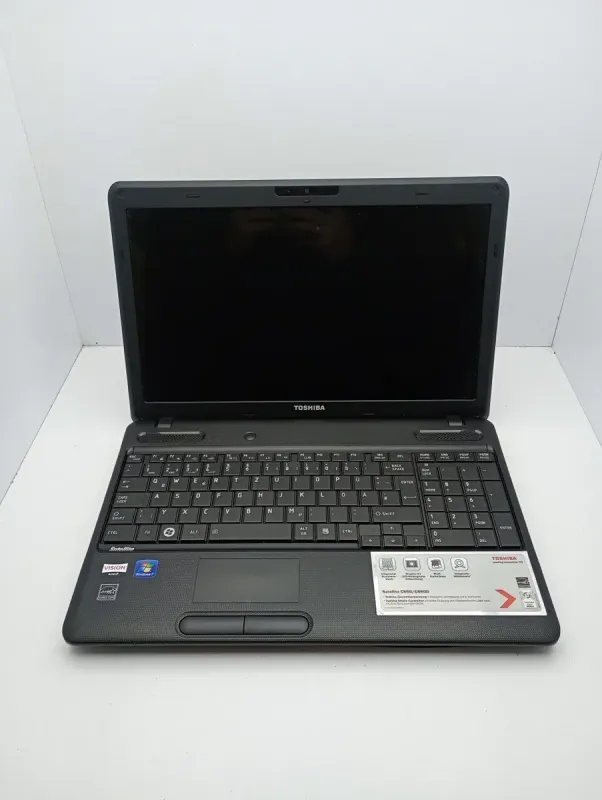 Ноутбук Toshiba Satellite C660 / 15.6" (1366x768) TN / AMD E-300 (2 ядра по 1.3 GHz) / 6 GB DDR3 / 120 GB SSD / AMD Radeon HD 6310 Graphics / WebCam б/в - зображення 2