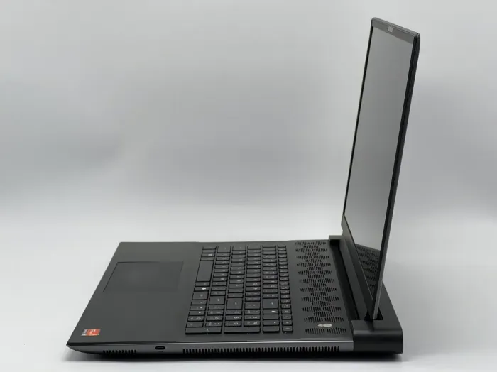Ігровий ноутбук Б-класу Dell Alienware m18 R1 AMD / 18" (1920x1200) IPS / AMD Ryzen 9 7845HX (12 (24) ядер по 3,0 - 5,2 ГГц) / 32 ГБ DDR5 / 960 ГБ SSD / nVidia GeForce RTX 4070, 8 ГБ GDDR6, 128-біт / WebCam б/в - зображення 3