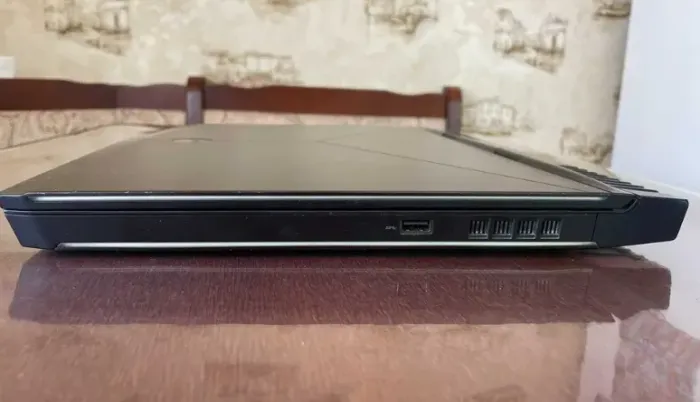 Ігровий ноутбук Б-клас Dell Alienware 15 R4 / 15.6" (1920x1080) IPS / Intel Core i7-8750H (6 (12) ядер по 2.2 - 4.1 GHz) / 16 GB DDR4 / 512 GB SSD+1000 GB HDD / nVidia GeForce GTX 1070, 8 GB GDDR5, 256-bit / WebCam б/в - зображення 7