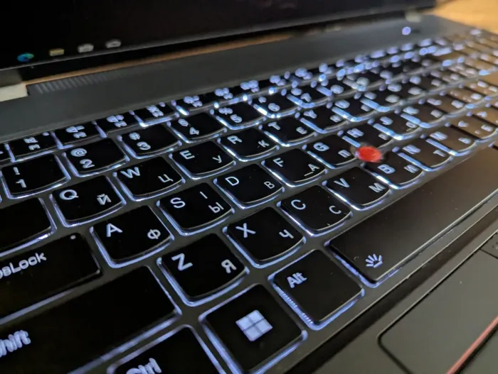 Ультрабук Lenovo ThinkPad T16 Gen1 / 16" (1920x1080) IPS / Intel Core i7-1260P (12 (16) ядер по 3.4 - 4.7 GHz) / 24 GB DDR4 / 512 GB SSD / Intel Iris Xe Graphics / WebCam / Windows 10 б/в - зображення 6