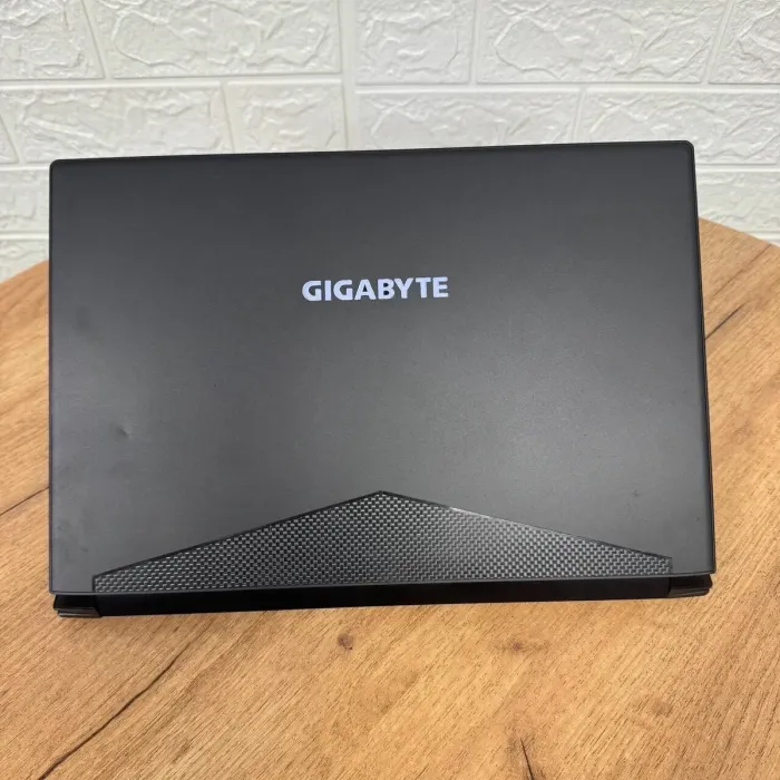 Ігровий ноутбук Б-клас Gigabyte Aero 15 Classic WA / 15.6" (1920x1080) IPS / Intel Core i7-9750H (6 (12) ядер по 2.6 - 4.5 GHz) / 16 GB DDR4 / 512 GB SSD / nVidia GeForce RTX 2060, 6 GB GDDR6, 192-bit / WebCam б/в - зображення 3