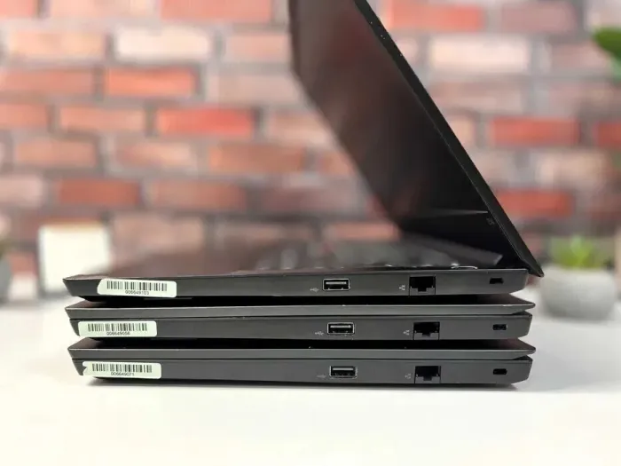 Ноутбук Lenovo ThinkPad E14 / 14" (1920x1080) IPS / Intel Core i5-10210U (4 (8) ядра по 1.6 - 4.2 GHz) / 16 GB DDR4 / 512 GB SSD / Intel UHD Graphics / WebCam / Win 10 Pro б/в - зображення 5