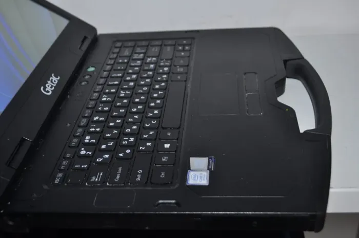 Напівзахищений ноутбук Б-клас Getac S410 G2 / 14" (1366x768) TN Touch / Intel Core i3-7100U (2 (4) ядра по 2.4 GHz) / 8 GB DDR4 / 240 GB SSD / Intel HD Graphics 620 / Windows 11 Pro / Два АКБ б/в - зображення 9