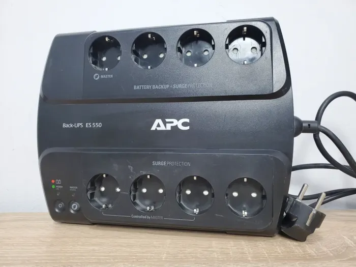 ДБЖ APC Back-UPS ES 550VA (BE550G-RS) / 230 V / 550 V·А / 330W / 8 виходів / RJ-11, RJ-45 / Без АКБ б/в - зображення 2