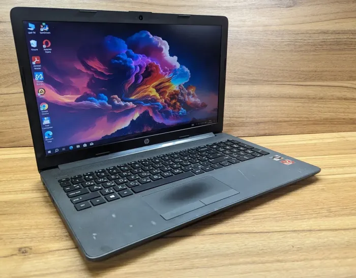 Ноутбук HP 255 G7 / 15.6" (1920x1080) IPS / AMD Ryzen 3 2200U (2 (4) ядра по 2.5 - 3.4 GHz) / 8 GB DDR4 / 256 GB SSD / AMD Radeon Vega 6 Graphics / WebCam / Windows 10 б/в - зображення 4