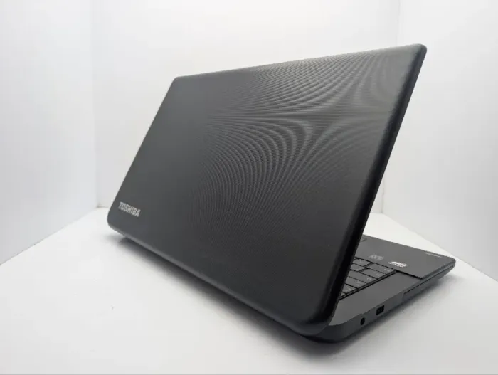 Ноутбук Toshiba Satellite C70D-A / 17.3" (1600x900) TN / AMD E1-2100 (2 ядра по 1.0 GHz) / 8 GB DDR3 / 120 GB SSD / AMD Radeon HD 8210 Graphics / Web-cam б/в - зображення 8
