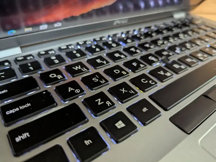 Ультрабук Б-клас Dell Latitude 5411 / 14" (1920x1080) IPS / Intel Core i7-10850H (6 (12) ядер по 2.7 - 5.1 GHz) / 16 GB DDR4 / 256 GB SSD / Intel UHD Graphics / WebCam / Windows 10 б/в - зображення 7