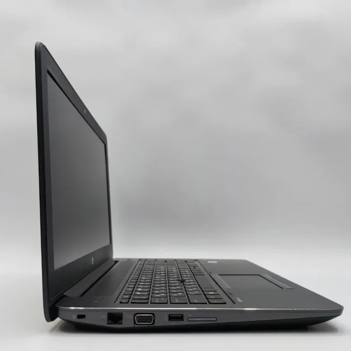 Ноутбук робоча станція Б-клас HP zBook / 15.6" (1920x1080) IPS / Intel Xeon E3-1505M v5 (4 (8) ядра по 2.8 - 3.7 GHz) / 32 GB DDR4 / 512 GB SSD / nVidia Quadro M1000M, 4 GB GDDR5, 128-bit / WebCam / Win 11 Pro б/в - зображення 4