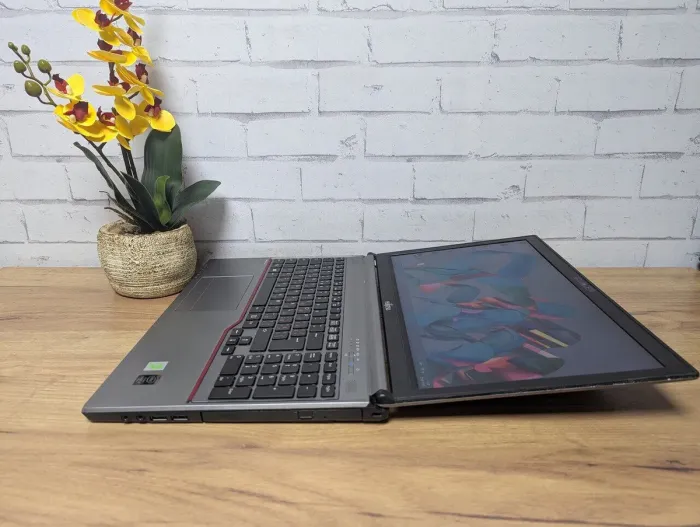 Ноутбук Б-клас Fujitsu LifeBook E754 / 15.6" (1366x768) TN / Intel Core i5-4300M (2 (4) ядра по 2.6 - 3.3 GHz) / 8 GB DDR3 / 128 GB SSD / Intel HD Graphics 4600 / WebCam / Без АКБ б/в - зображення 6