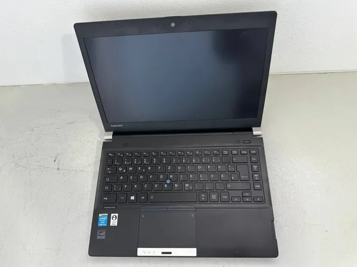 Ноутбук Toshiba Portege R30 / 13.3" (1920x1080) IPS / Intel Core i7-4610M (2 (4) ядра по 3.0 - 3.7 GHz) / 8 GB DDR3 / 240 GB SSD / Intel HD Graphics 4600 / WebCam / VGA б/в - зображення 2
