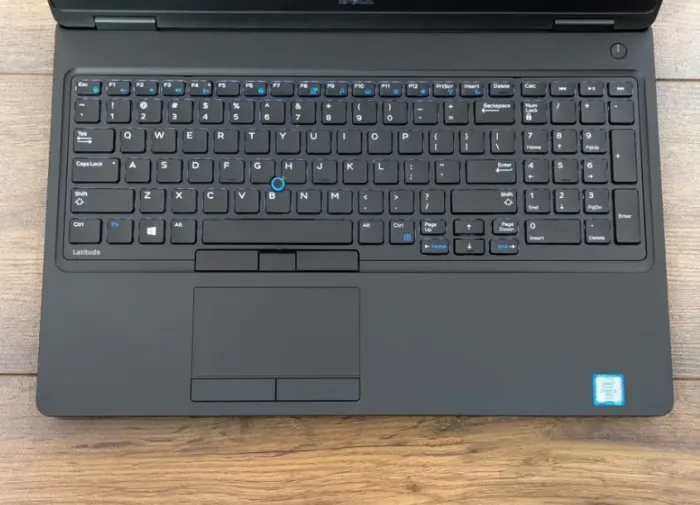 Ноутбук Dell Latitude 5580 / 15.6" (1920x1080) TN / Intel Core i5-6300U (2 (4) ядра по 2.4 - 3.0 GHz) / 8 GB DDR4 / 256 GB SSD / Intel HD Graphics 520 / WebCam б/в - зображення 3