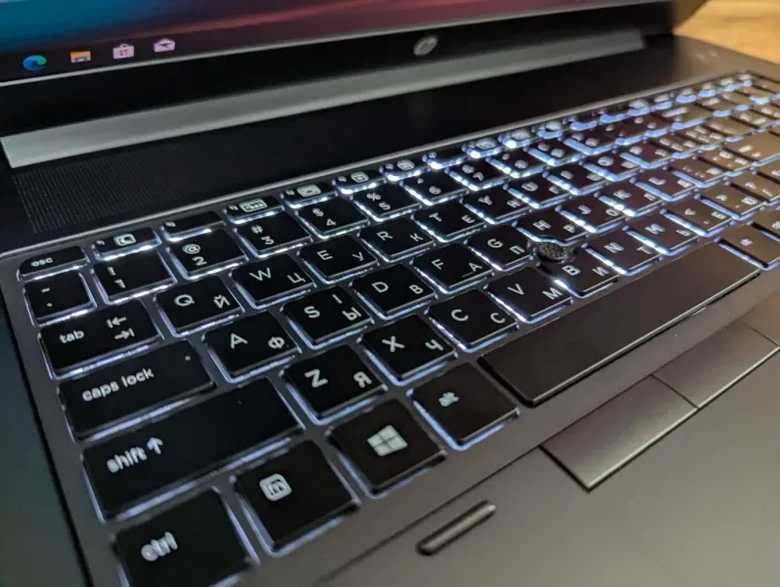 Мобільна робоча станція HP zBook 17 G3 / 17.3" (3840x2160) IPS / Intel Core i7-6820HQ (4 (8) ядра по 2.7 - 3.6 GHz) / 16 GB DDR4 / 256 GB SSD + 1000 GB HDD / nVidia Quadro M4000M, 4 GB GDDR5, 256-bit / WebCam / Fingerprint / Windows 10 б/в - зображення 6