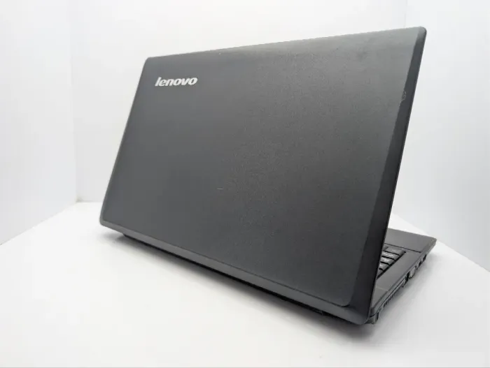 Ноутбук Lenovo G560 / 15.6" (1366x768) TN / Intel Core i3-350M (2 (4) ядра по 2.2 GHz) / 6 GB DDR3 / 500 GB HDD / Intel HD Graphics / WebCam / DVD-ROM / АКБ не держит б/в - зображення 8